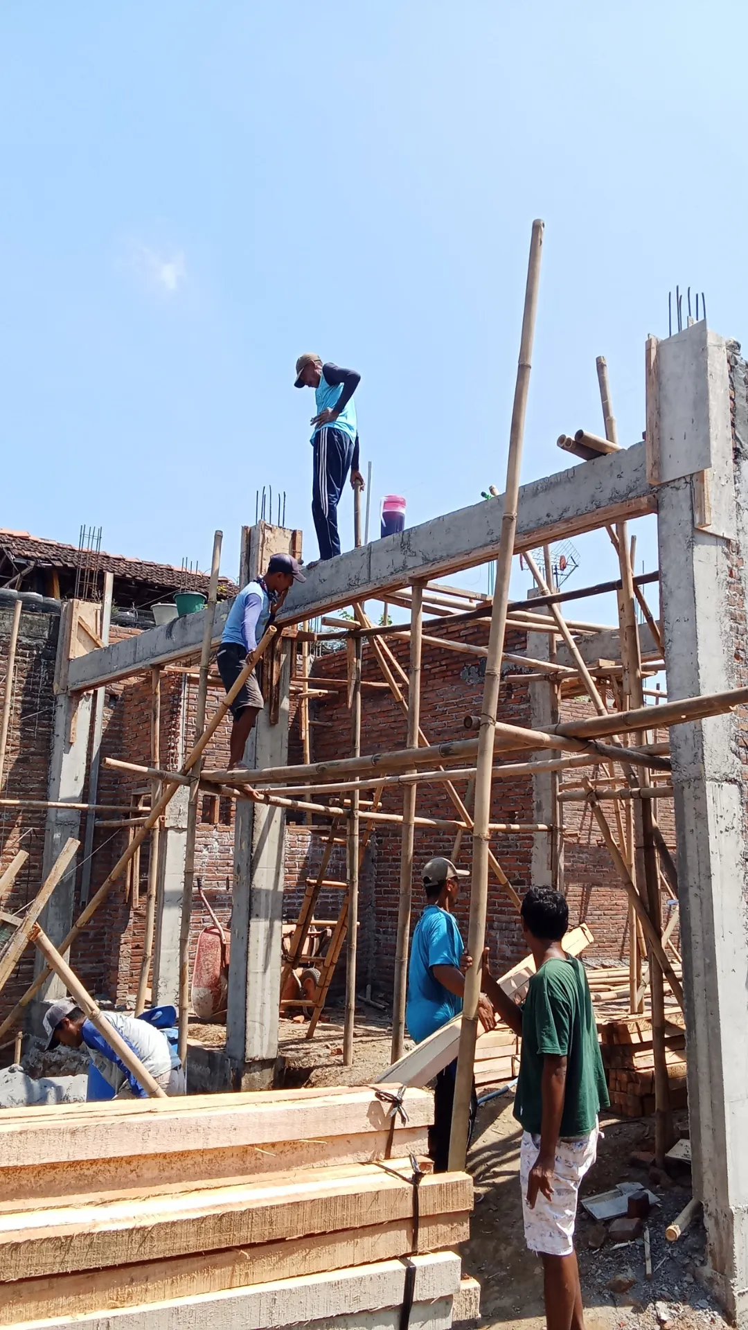 Laporan Proyek Berkala